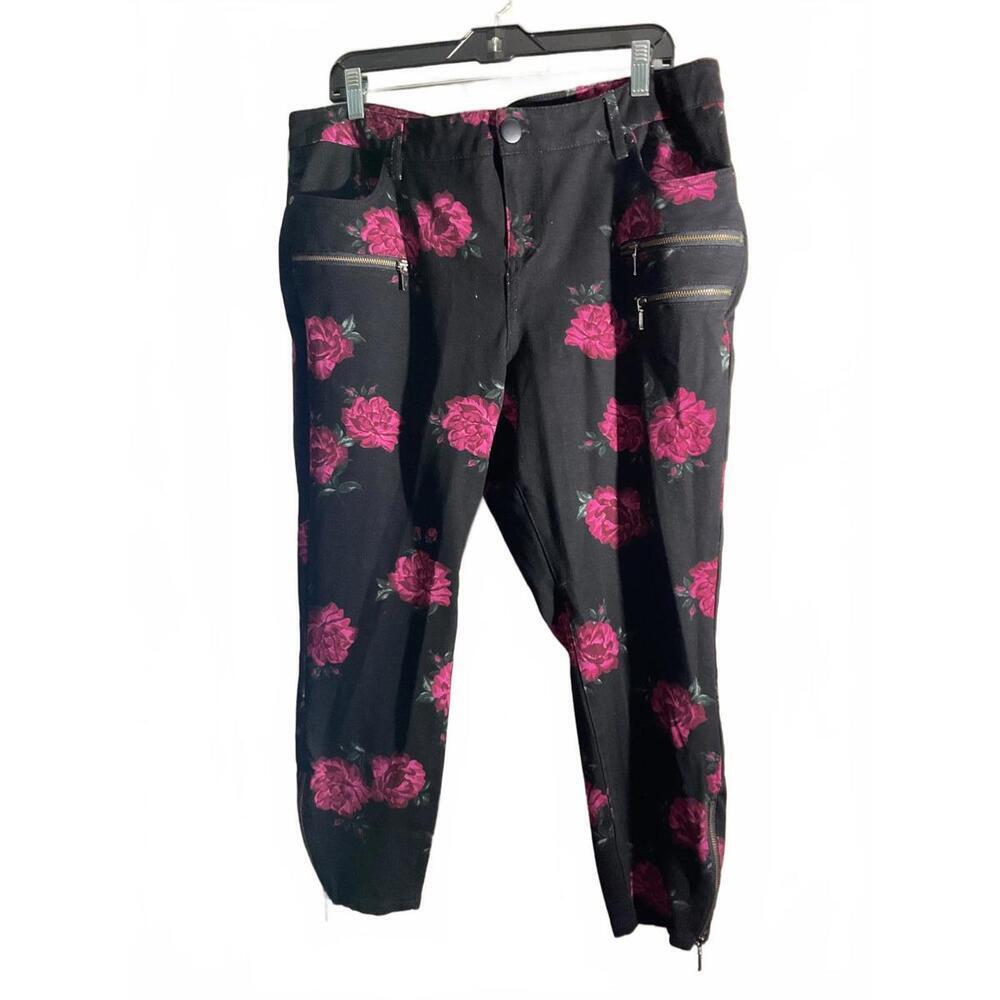 Torrid Romantic Goth Floral Print  Cropped Pants with Zippers 18 R